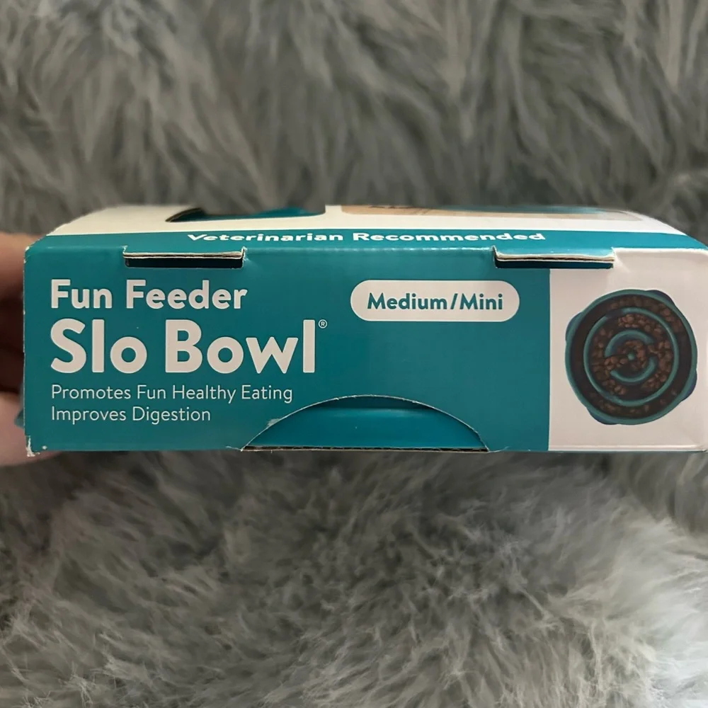Outward Hound Fun Feed Slow Eating Bowl for Small to Medium Dogs - NEW in box
